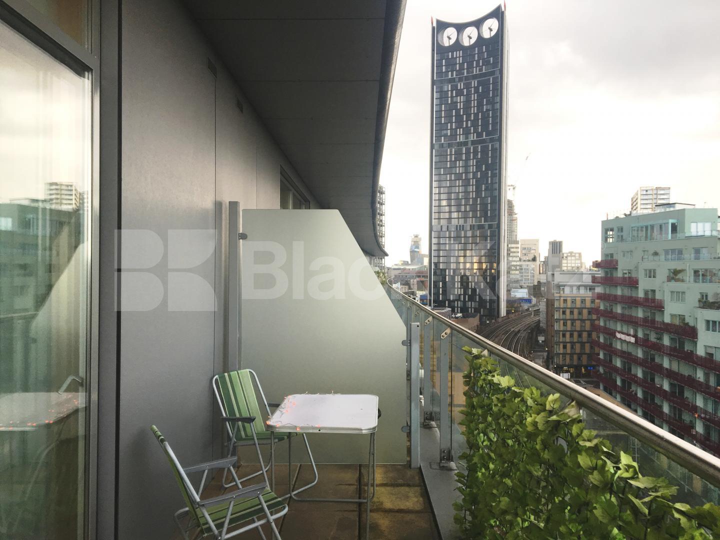 			2 Bedroom, 1 bath, 1 reception Flat			 O Central, Crampton Street, Elephant and Castle